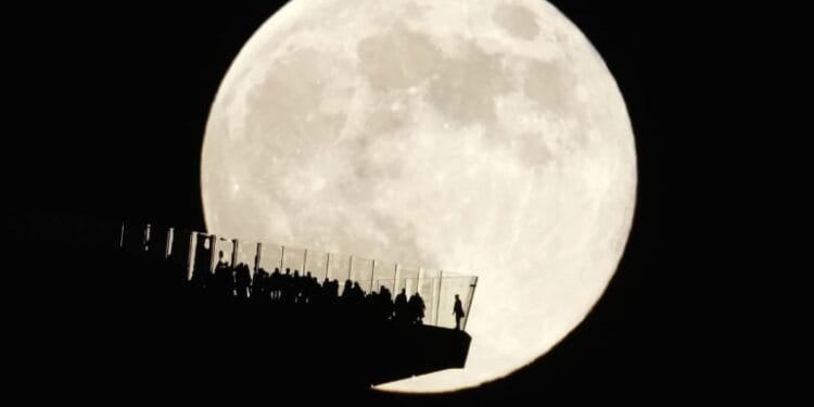 Fenomena Supermoon di New York pada November 2024 lalu.(APNews)