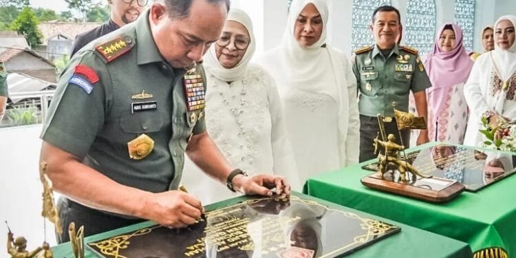Panglima TNI meresmikan Masjid Al-Jihan di Garut.(Puspen TNI)