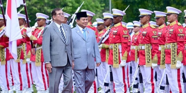 Presiden Prabowo Subianto menyambut kedatangan PM Jepang, Ishiba Shigeru, di Istana Kepresidenan Bogor, Sabtu (11/01/2025).(Prsidenri)
