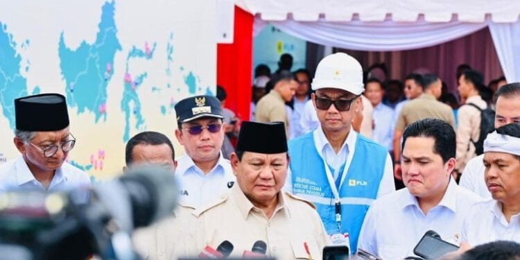 Presiden Prabowo Subianto menyampaikan keterangan kepada wartawan soal MBG.(Presidenri)