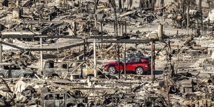 Puing-puing bangunan akibat kebakaran di Los Angeles Amerika Serikat.(APNews)