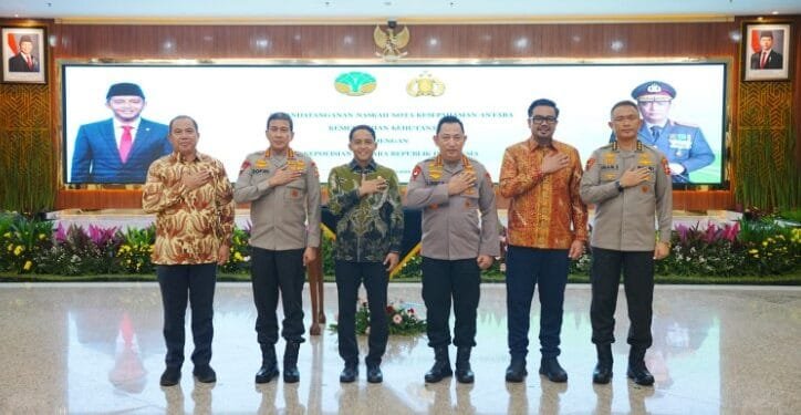Kapolri dan Menteri Kehutanan Perkuat Kolaborasi dalam Perlindungan Hutan.(Humas Polri)