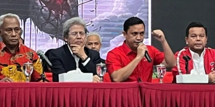 Ketua DPP PDIP bidang Reformasi Hukum Ronny Talapessy dalam konferensi pers di Kantor DPP PDIP, Jakarta, Kamis (20/2/2025).(AntaraNews)