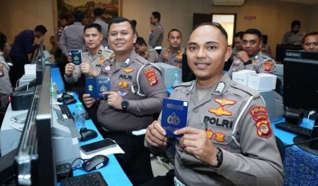 Korlantas Polri Luncurkan BPKB Elektronik untuk Kendaraan Roda Empat Baru.(Humas Polri)