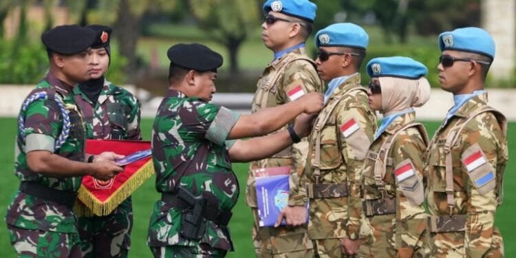 Panglima TNI Jenderal TNI Agus Subiyanto menyambut Prajurit Kembali dari Misi.(Puspen TNI)