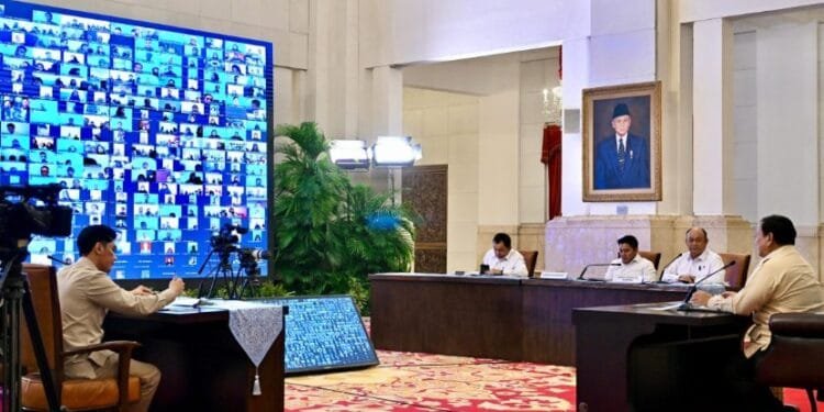 Presiden Prabowo Subianto memberi pengarahan kepada SPPI pada konferensi video dari Istana Negara, Jakarta, Selasa (18/02/2025). (Presidenri)