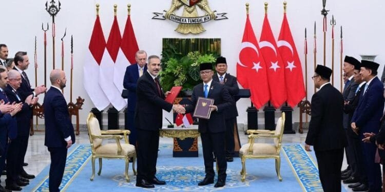 Presiden RI Prabowo Subianto dan Presiden Turkiye Recep Tayyip Erdoğan pertukaran MoU antara pemerintah Indonesia dan Turkiye di Istana Kepresidenan Bogor, Rabu (12/02/2025). (Presidenri)