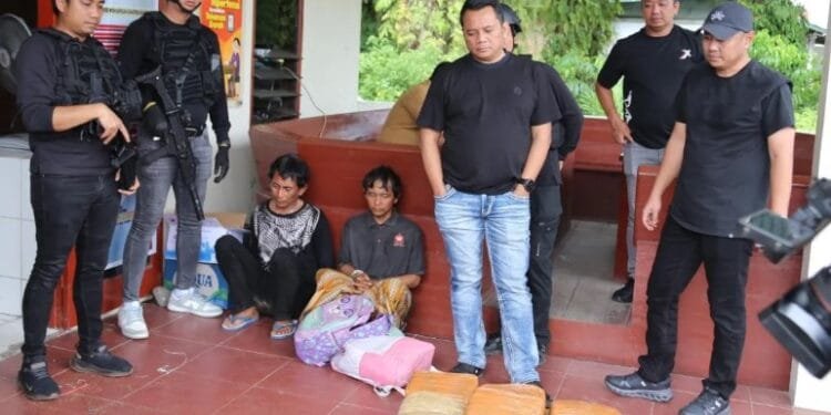 Satgas Narcotic Investigation Center (NIC) Dittipidnarkoba Bareskrim Polri membekuk dua tersangka penyelundupan 74 kilogram ganja oleh jaringan antarprovinsi, Minggu (16/2/2025).(Antaranews)