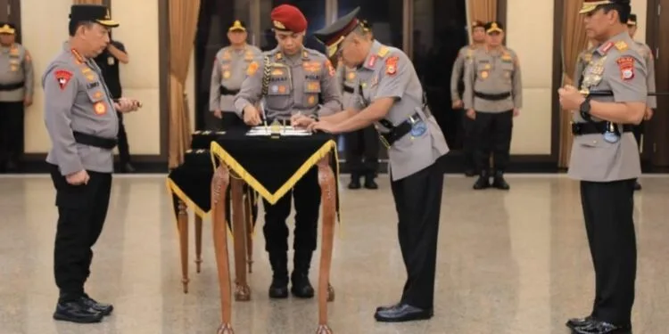 Kapolri Jenderal Polisi Listyo Sigit Prabowo saat memimpin Sertijab Pejabat Polri, Jumat (14/03/2025).(Humas Polri)