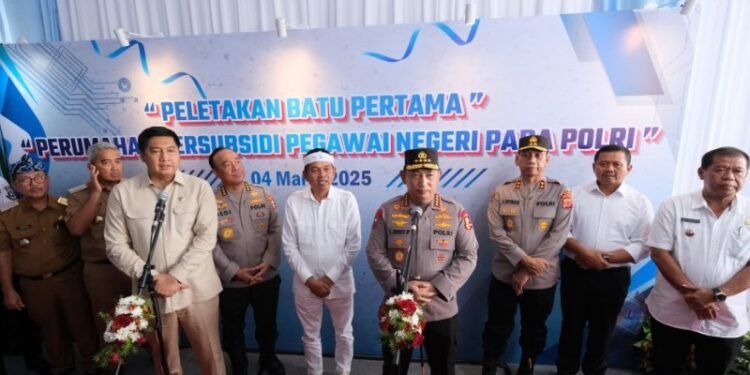 Kapolri Jenderal Listyo Sigit Prabowo saat memimpin groundbreaking rumah subsidi, Selasa (04/03/2025).(Humas Polri)