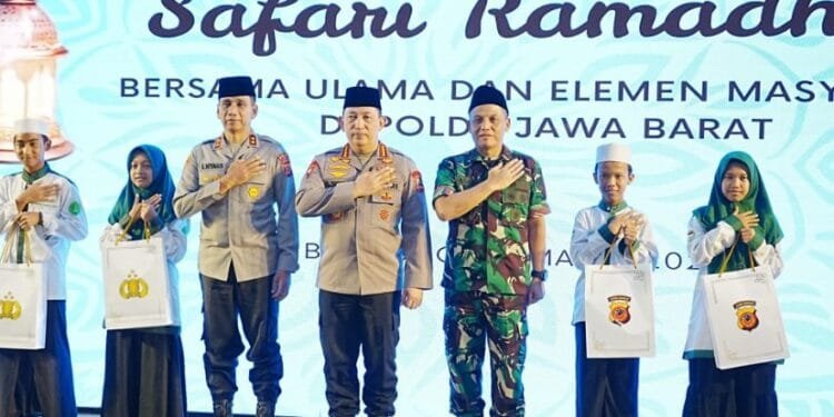 Kapolri menggelar kegiatan Bhakti Sosial dan Safari Ramadhan di Polda Jawa Barat.(Humas Polri)