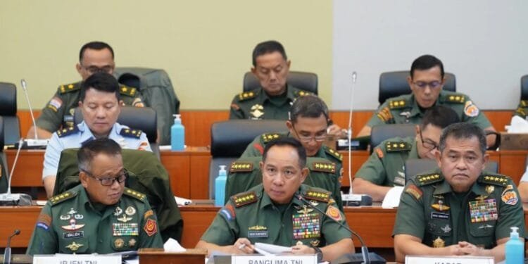 Panglima TNI Jenderal TNI Agus Subiyanto saat rapat dengar pendapat dengan Komisi I DPR RI, membahas Revisi UU TNI.(Puspen TNI)