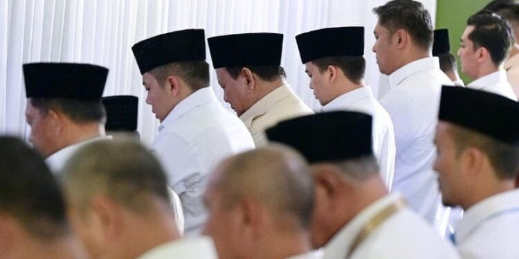 Presiden Prabowo Salat Jumat di Tenda Ibadah Peserta Retret Sebelum Bertolak ke Jakarta, Jumat (28/02/2025).(Presidenri)