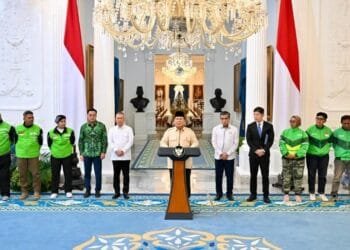 Presiden Prabowo Turun Langsung ke Lokasi Banjir Bekasi: Berbuka Puasa Bersama Warga