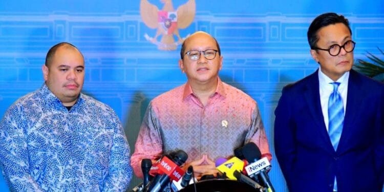 Rosan Roeslani saat memberikan keterangan pers.(Presidenri)