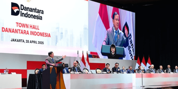 Presiden Prabowo Subianto memberikan arahan pada acara Town Hall Danantara Indonesia 2025, di JCC, Senin (28/04/2025).(Presidenri)