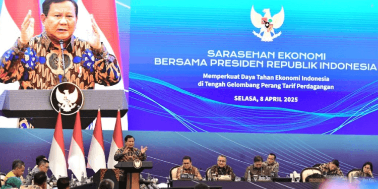 Presiden Prabowo Subianto membuka Sarasehan Ekonomi di Menara Mandiri, Jakarta, Selasa (08/04/2025). (Presidenri)