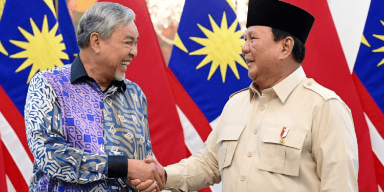 Presiden Prabowo Subianto menerima kunjungan kehormatan Wakil PM Malaysia Ahmad Zahid bin Hamidi di Istana Merdeka, Selasa (22/04/2025 ).(Presidenri)