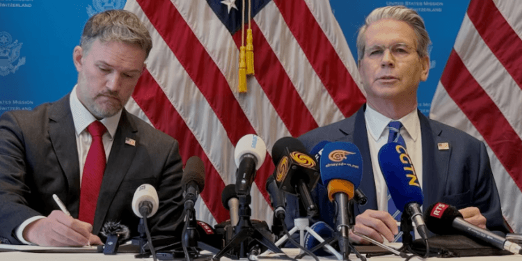 Menteri Keuangan Scott Bessent dan Perwakilan Dagang AS Jamieson Greer dalam konferensi pers di Jenewa.(Reuters)