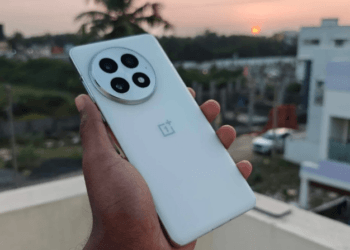 OnePlus 15 Siap Gegerkan Dunia: Baterai Monster 7.000mAh+, Layar Datar Tipis, dan Pengisian 100W!