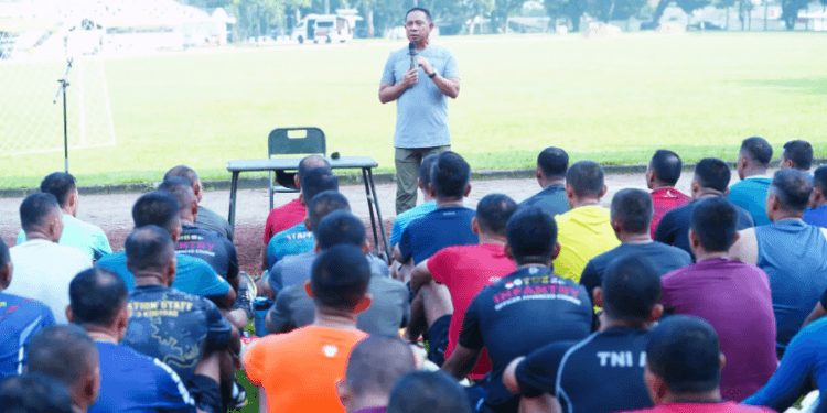 Panglima TNI Jenderal Agus Subiyanto SAAT memberi pembekalan kepada calon pemimpin di jajaran militer teritorial.(Puspen TNI)