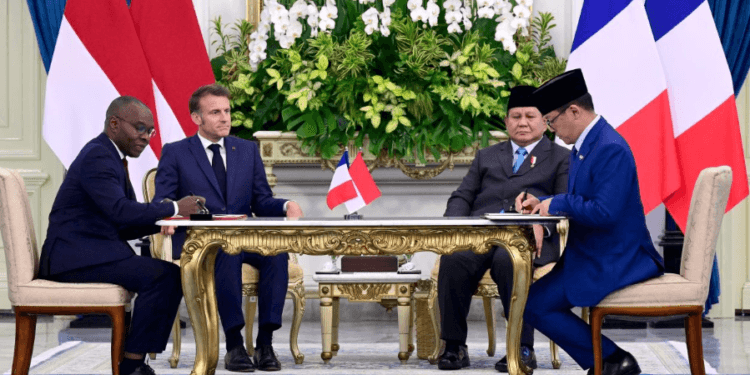 Sebanyak 21 dokumen kesepakatan ditandatangani, ditunjukkan, dan diumumkan di hadapan Presiden Republik Indonesia Prabowo Subianto dan Presiden Emmanuel Macron di Istana Merdeka, Jakarta, Rabu (28/05/2025).(Presidenri)