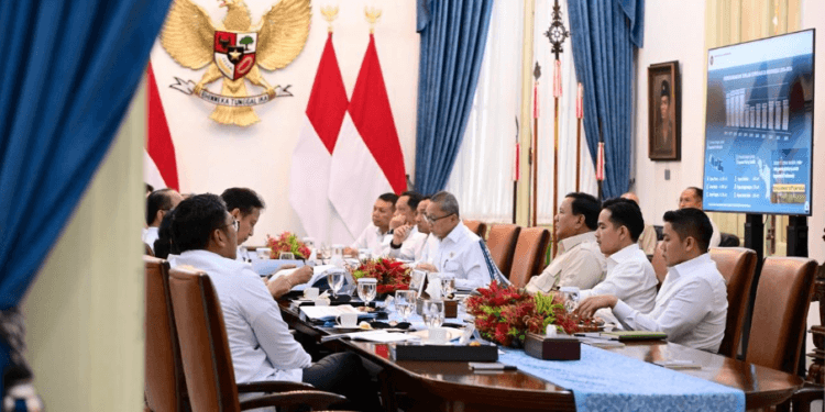Presiden Prabowo Subianto memimpin rapat strategis Koperasi Merah Putih di Istana Merdeka, Jakarta, Kamis (08/05/2025).(Presidenri)