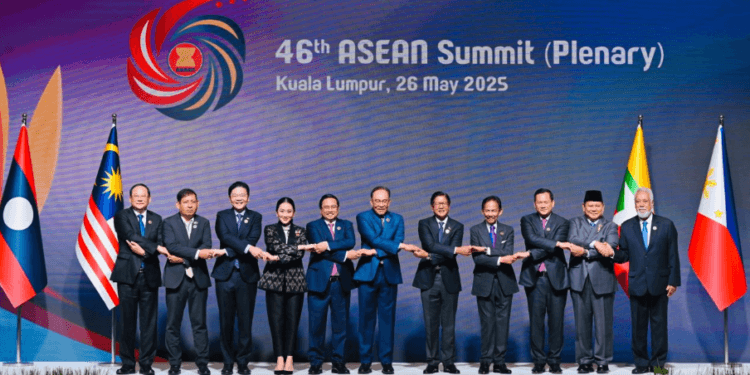 Presiden Prabowo Subianto mengikuti sesi Pleno KTT ke-46 ASEAN di Ruang Konferensi, Kuala Lumpur Convention Centre (KLCC), Kuala Lumpur, Malaysia, Senin (26/05/2025).(Presidenri)
