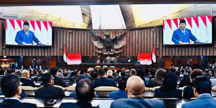 Presiden Prabowo Subianto menyampaikan sambutannya pada Konferensi Parlemen Negara Islam di Gedung Nusantara MPR/DPR/DPD RI, Jakarta, Rabu (14/05/2025).(Presidenri)