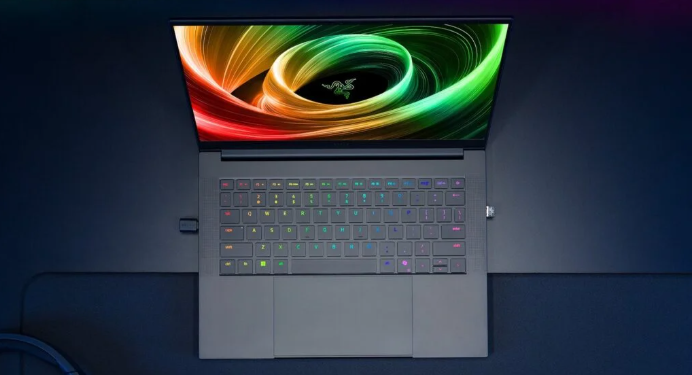 Razer Blade 14.(Gizmo)