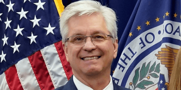 Gubernur Federal Reserve Christopher Waller.(BitcoinNews)