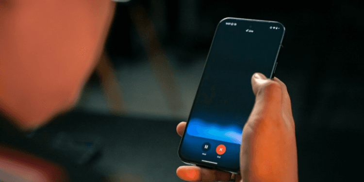 Ilustrasi pemnggunaan google gemini di ponsel.(GSM)