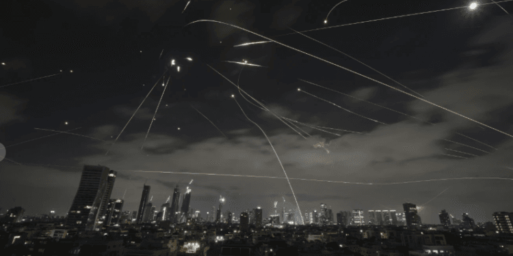 Rudal Iran Mengguncang Israel.(APNews)