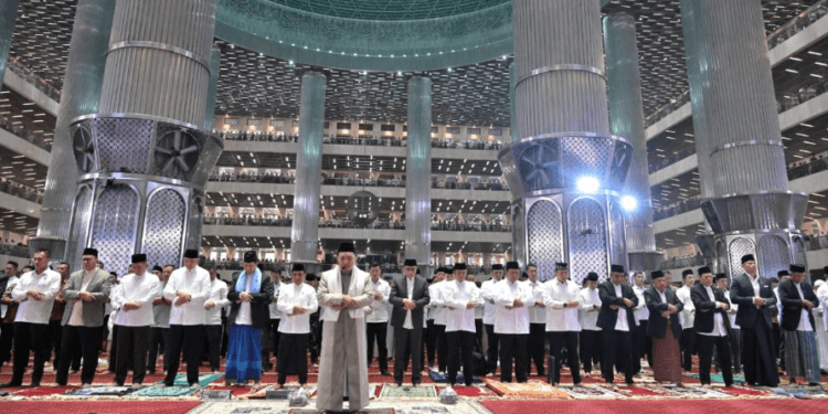 Presiden Prabowo Salat Iduladha di Masjid Istiqlal Bersama Ribuan Jamaah, Jumat (06/06/2025).(Presidenri)