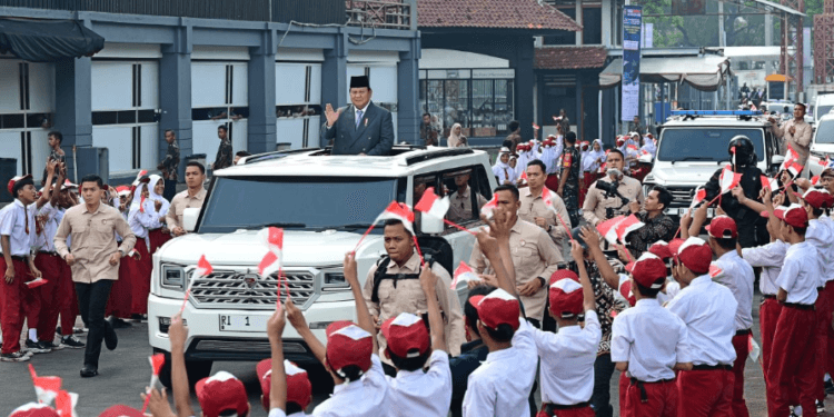 Presiden Prabowo Subianto saat hendak menghadiri pameran pertahanan Indo Defence 2025 Expo & Forum di JIEXPO Kemayoran, Jakarta, Rabu (11/06/2025).(Presidenri)