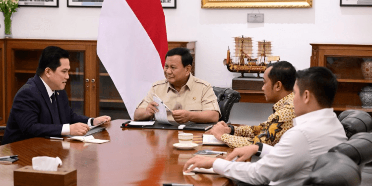 Presiden Prabowo Subianto memanggil Menteri BUMN Erick Thohir ke Istana Merdeka, Jakarta, Rabu (04/06/2025)(Presidenri)