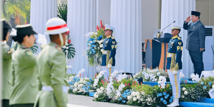 Presiden Prabowo Subianto memimpin Upacara Peringatan Hari Lahir Pancasila 2025 di Gedung Pancasila, Kementerian Luar Negeri, Jakarta, Senin (02/06/2025).(Presidenri)