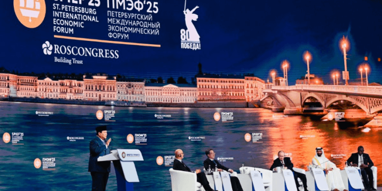 Presiden Prabowo Subianto menyampaikan pidato pada sesi pleno SPIEF 2025 di ExpoForum Convention and Exhibition Centre, St. Petersburg, Rusia, Jumat (20/06/2025).(Presidenri)