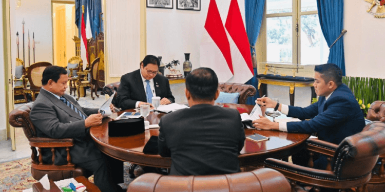 Presiden Prabowo Subianto rapat dengan beberapa menteri.(Presidenri)