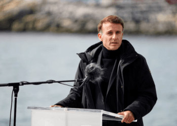 Macron Berseberangan Tajam dengan Trump: Peringatkan Kekacauan Global Jika Iran Dihantam