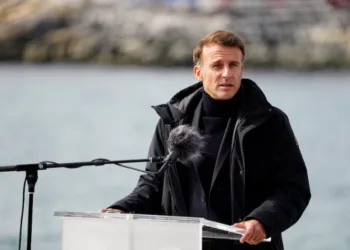 Macron Berseberangan Tajam dengan Trump: Peringatkan Kekacauan Global Jika Iran Dihantam