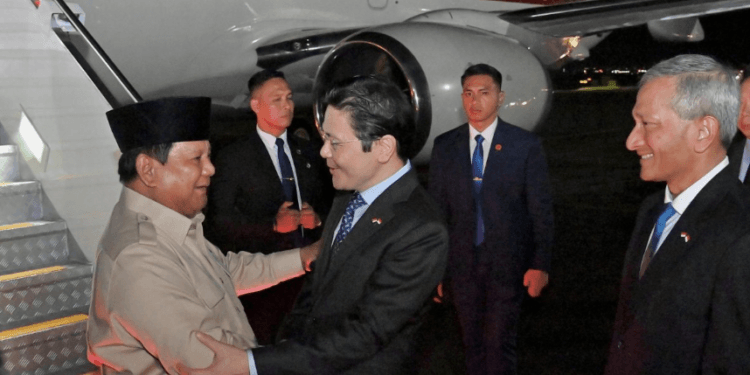 Presiden Republik Indonesia Prabowo Subianto tiba di Singapura pada Minggu malam, 15 Juni 2025, dalam rangka kunjungan kenegaraan.(Presidenri)