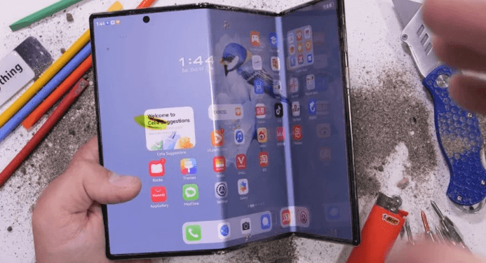 Huawei Mate XT.(Gizmo)