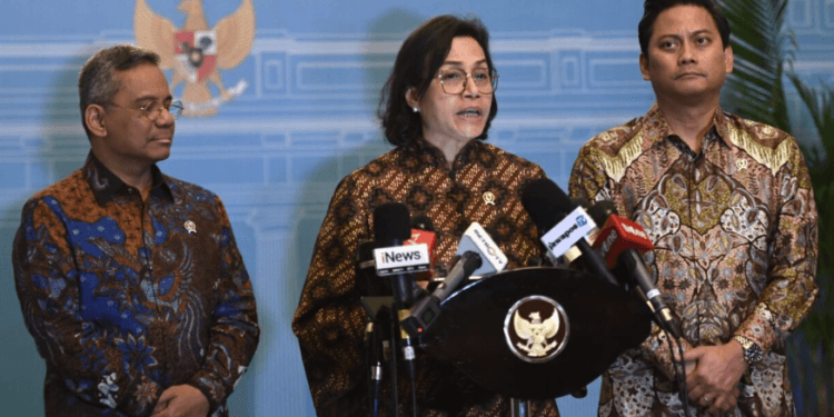 Menteri Keuangan Sri Mulyani memberikan keterangan pers di Istana Negara.(Presidenri)