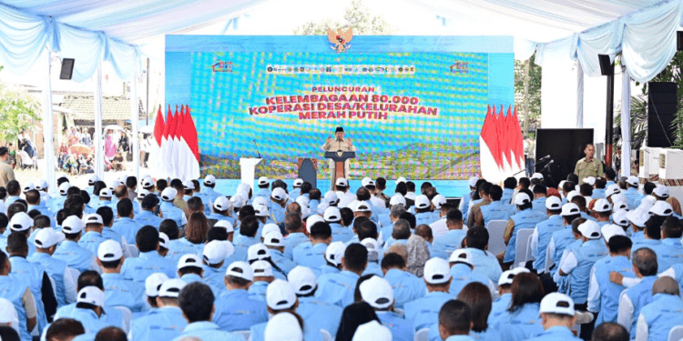 Presiden Prabowo Subianto meresmikan 80.081 Koperasi Desa/Kelurahan Merah Putih (KDMP/KKMP) di Desa Bentangan, Kabupaten Klaten, Senin (21/07/2025).(Presidenri)