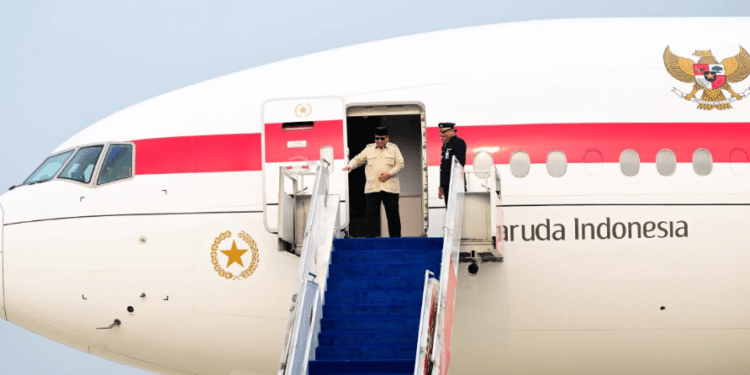 Presiden Prabowo Subianto tiba di tanah air, Rabu 16 Juni 2025, di Pangkalan TNI AU Halim Perdanakusuma, Jakarta, setelah rangkaian lawatan luar negeri.(Presidenri)