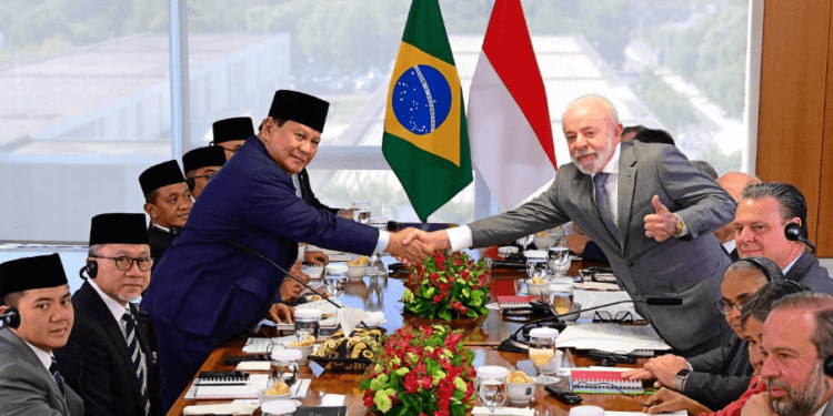Presiden RI Prabowo Subianto menggelar pertemuan dengan Presiden Brasil Luiz Inácio Lula da Silva di Istana Planalto, Brasil, Rabu (09/07/2025).(Presidenri)