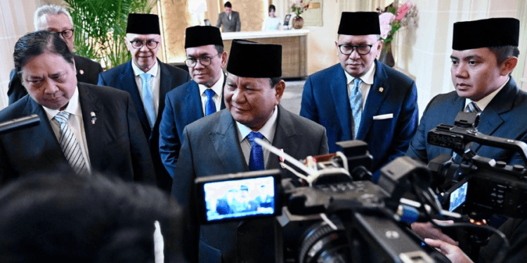 Presiden RI Prabowo Subianto menyampaikan keterangannya kepada awak media usai melakukan pertemuan dengan Presiden Komisi Eropa, Ursula von der Leyen dan Presiden Dewan Eropa, António Costa, di Brussel, Belgia, Minggu (13/07/2025).(Presidenri)