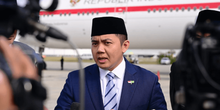 Sekretaris Kabinet Teddy Indra Wijaya memberikan keterangannya di Rio de Janeiro, Brasil, Senin (07/07/2025).(Presidenri)