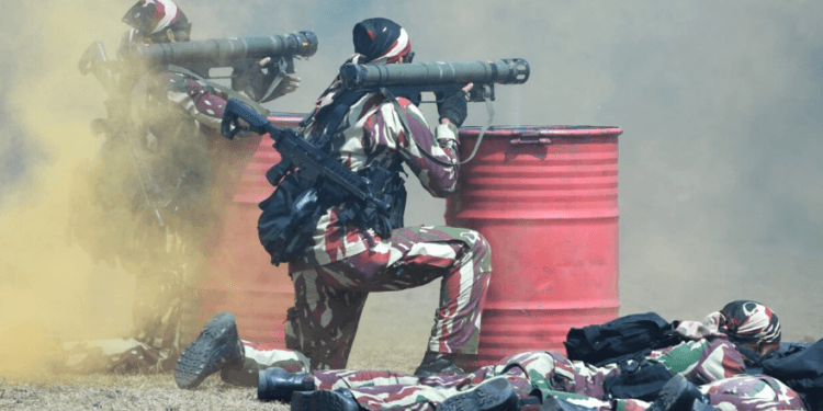 Demonstrasi kemampuan prajurit TNI di Landasan Suparlan, Komplek Pusdiklat Kopassus, Bandung Barat, Jawa Barat, Minggu (10/08/2025).(Presidenri)